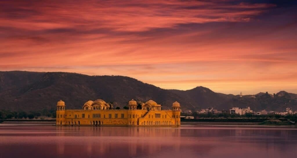 AGRA TRANSFER FROM JAIPUR WITH ABHANERI & FATEHPUR SIKRI
