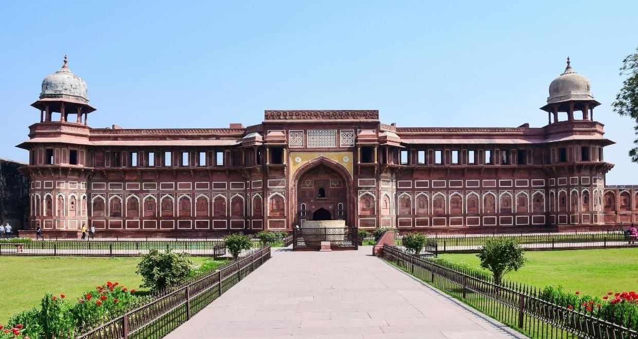Agra Transfer from Jaipur with Abhaneri & Fatehpur Sikri
